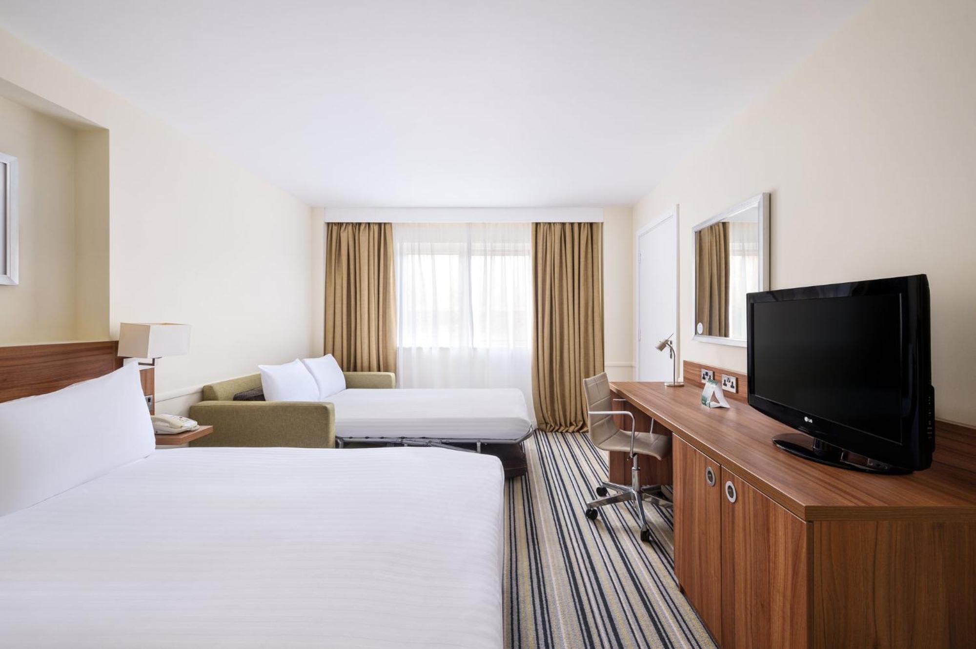 Holiday Inn Leeds-Wakefield M1 Jct40 By Ihg Kültér fotó